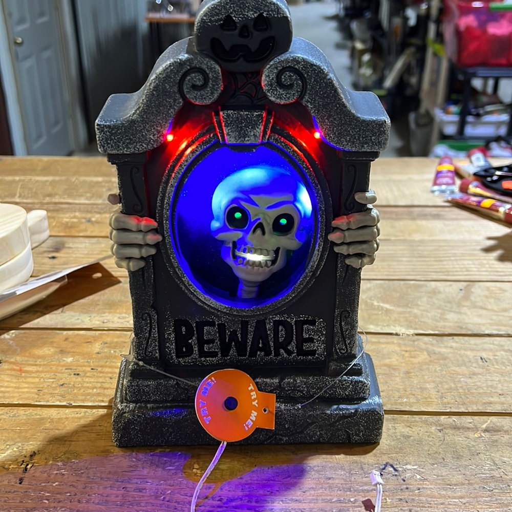 Hyde and Eek Animated Skeleton Tombstone Animation Lights And Sound